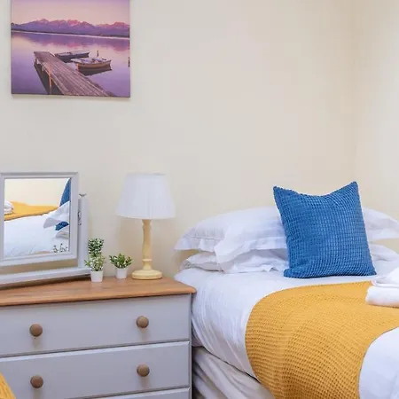 Crummock Apartment *